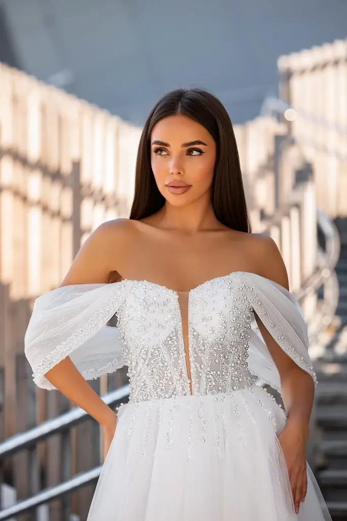 Catalogue de robes de mariée en gros pour wedding planners et revendeuses indépendantes.